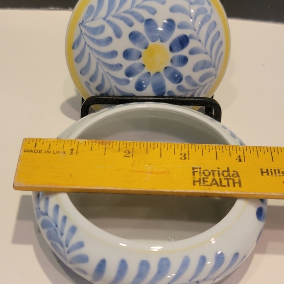 Andrea by Sadek Lidded Trinket Box Yellow, Blue & White Floral Pre-owned - Picture 4 of 7